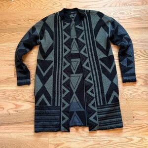 Geometric Patterned Black and Green  Sweater/Cardigan